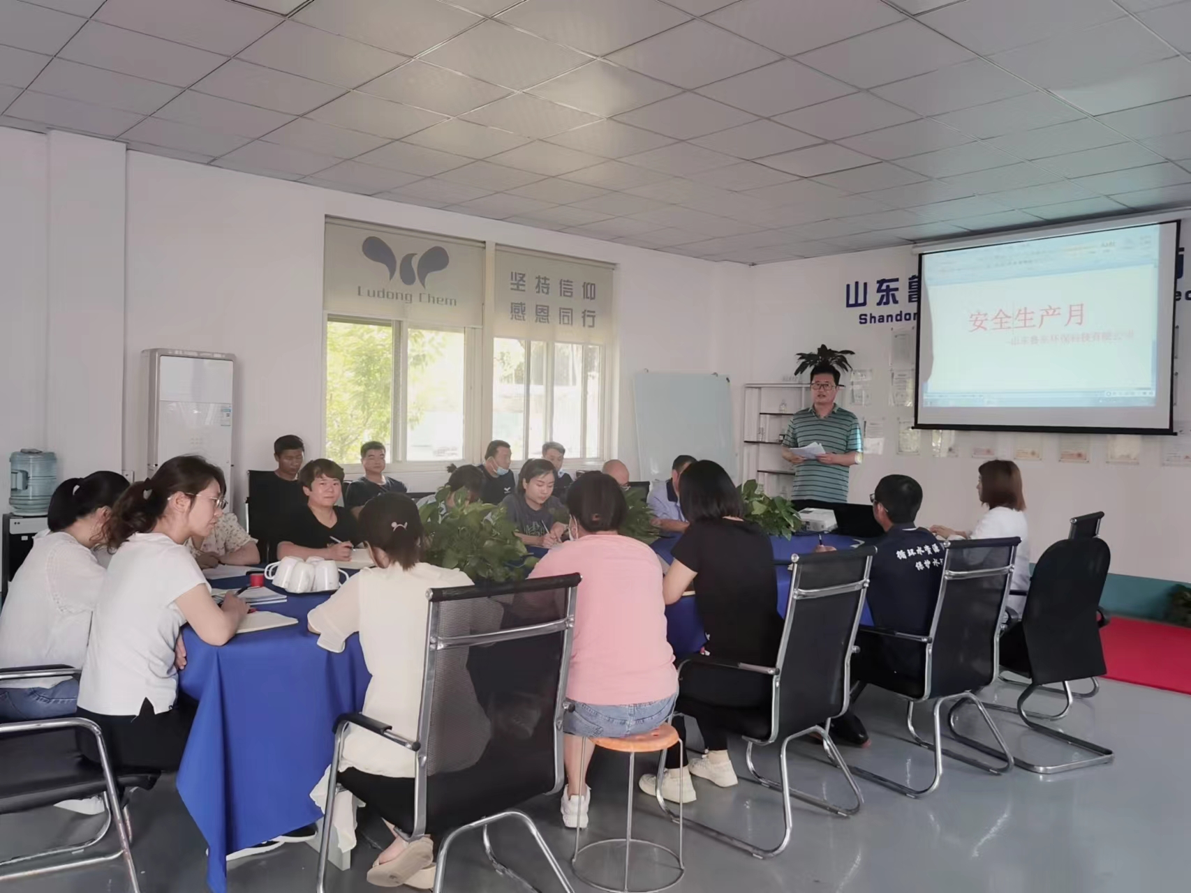 遵守安全生產(chǎn)法 當好第一責任人 遵守安全生產(chǎn)法 當好第一責任人